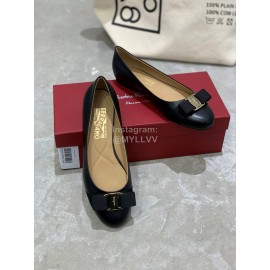 Salvatore Ferragamo Classic Bow Calf Shoes For Women Black