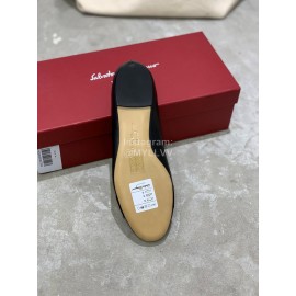 Salvatore Ferragamo Classic Bow Calf Shoes For Women Black