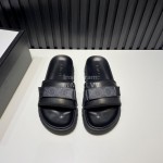 Gucci Cowhide Logo Printed Slippers For Men Gray