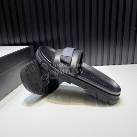 Gucci Cowhide Logo Printed Slippers For Men Gray