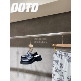 Lost In Echo Sheepskin Thick Soled Sandals For Women Beige