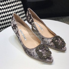 Manolo Blahnik Elegant Diamond Buckle Velvet Shoes For Women Gray