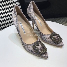 Manolo Blahnik Elegant Diamond Buckle Velvet Shoes For Women Gray