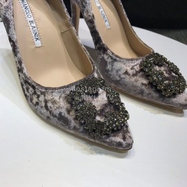 Manolo Blahnik Elegant Diamond Buckle Velvet Shoes For Women Gray