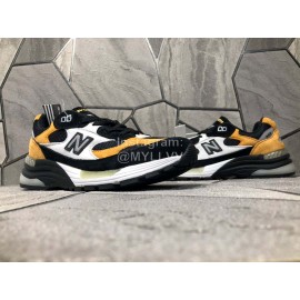 New Balance Mesh Sportshoes For Men And Women Brown