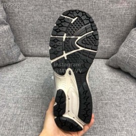 New Balance Ml2002ra Sportshoes For Men And Women Gray Coffee