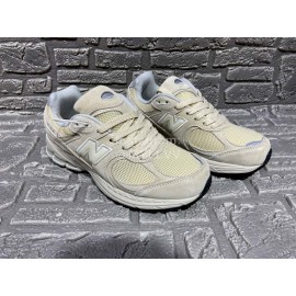 New Balance 2002r Vintage Sneakers Beige