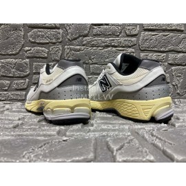 New Balance 2002r Vintage Sneakers