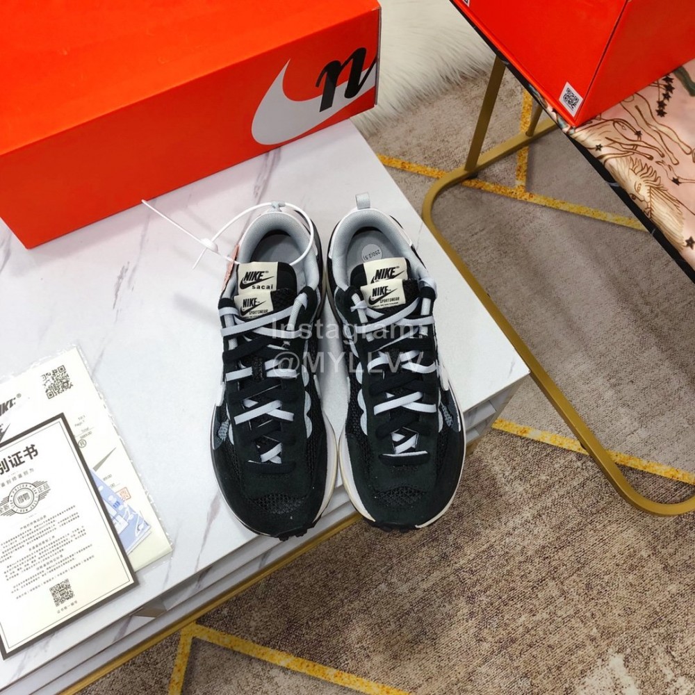Sacai Co Branded Nike Dnoble Swoosh Logo Sneakers For Men And Women Black