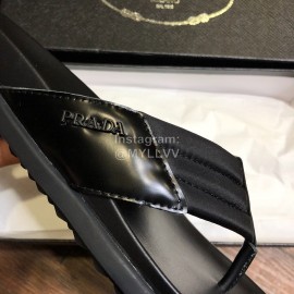 Prada Fashion Cowhide Flip Flops For Men Black