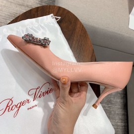 Roger Vivier Fashion Silk Classic Flower Buckle Pointed Shoes For Women Pink