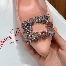 Roger Vivier Fashion Silk Classic Flower Buckle Pointed Shoes For Women Pink