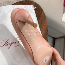 Roger Vivier Fashion Silk Classic Flower Buckle Pointed Shoes For Women Pink