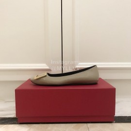 Roger Vivier Fashion Patent Leather Square Flat Heels For Women Gray