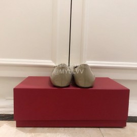 Roger Vivier Fashion Patent Leather Square Flat Heels For Women Gray