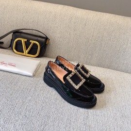 Roger Vivier Autumn And Winter New Black Leather Shoes  
