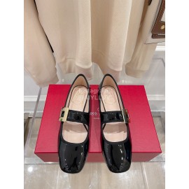 Roger Vivier Gold Buckle Patent Leather Shoes For Women Black