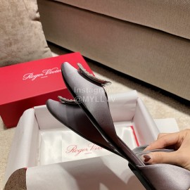 Roger Vivier Fashion Silk Leather Flat Heels For Women Gray