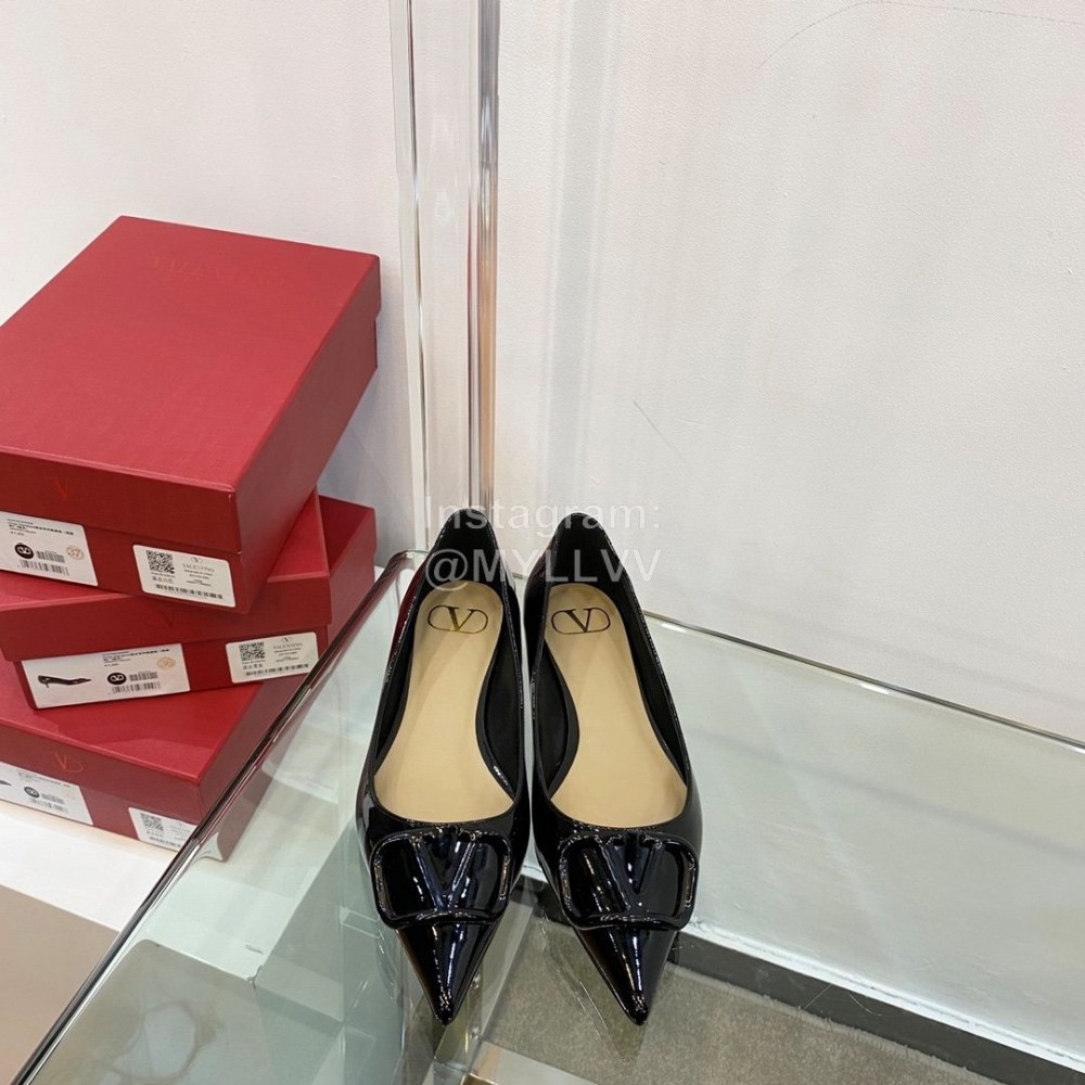 Valentino Elegant Patent Leather Pointed Flat Heel Shoes Black