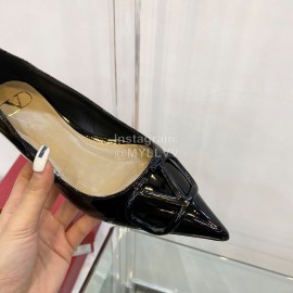 Valentino Elegant Patent Leather Pointed Flat Heel Shoes Black
