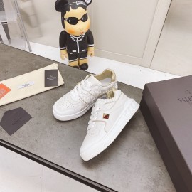 Valentino Onestud Cowhide Sneakers For Men And Women Gold
