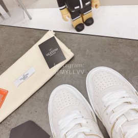 Valentino Onestud Cowhide Sneakers For Men And Women Gold
