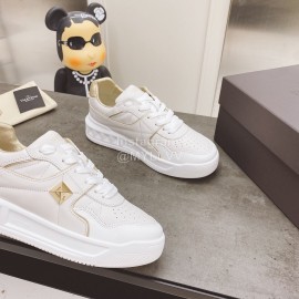 Valentino Onestud Cowhide Sneakers For Men And Women Gold