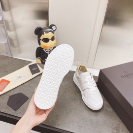 Valentino Onestud Cowhide Sneakers For Men And Women Gold