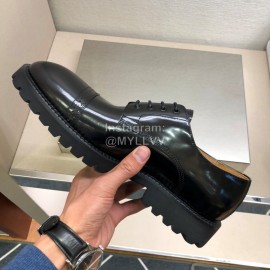 Versace Cowhide Casual Shoes For Men Black