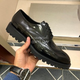 Versace Black Cowhide Casual Shoes For Men 