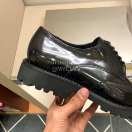 Versace Black Cowhide Casual Shoes For Men 