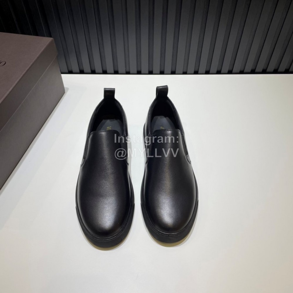 Valentino Black Calf Leather Casual Sneakers For Men