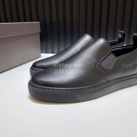 Valentino Black Calf Leather Casual Sneakers For Men
