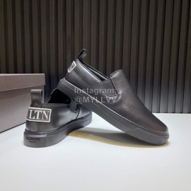 Valentino Black Calf Leather Casual Sneakers For Men