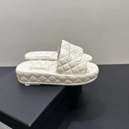 Chanel Flat Bottomed Diamond Grid Cowhide Slippers