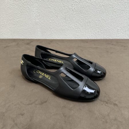 Chanel Color Blocked Hollow T Shaped Toe Cap Sandals