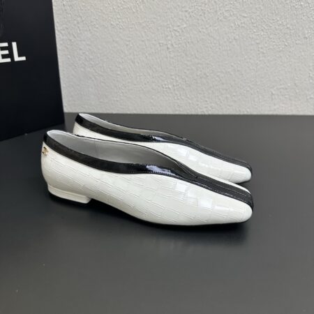 Chanel Retro Square Toe Crocodile Patterned Flat Shoes