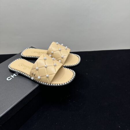 Chanel Pearl Diamond Pattern Flat Slippers